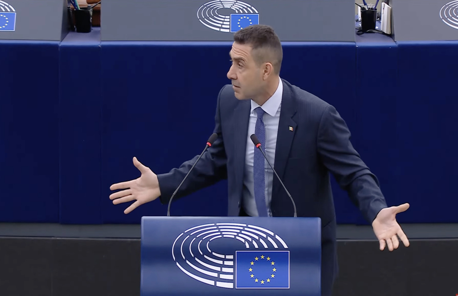 Vannacci Asfalta Ursula Von der Leyen al Parlamento Europeo